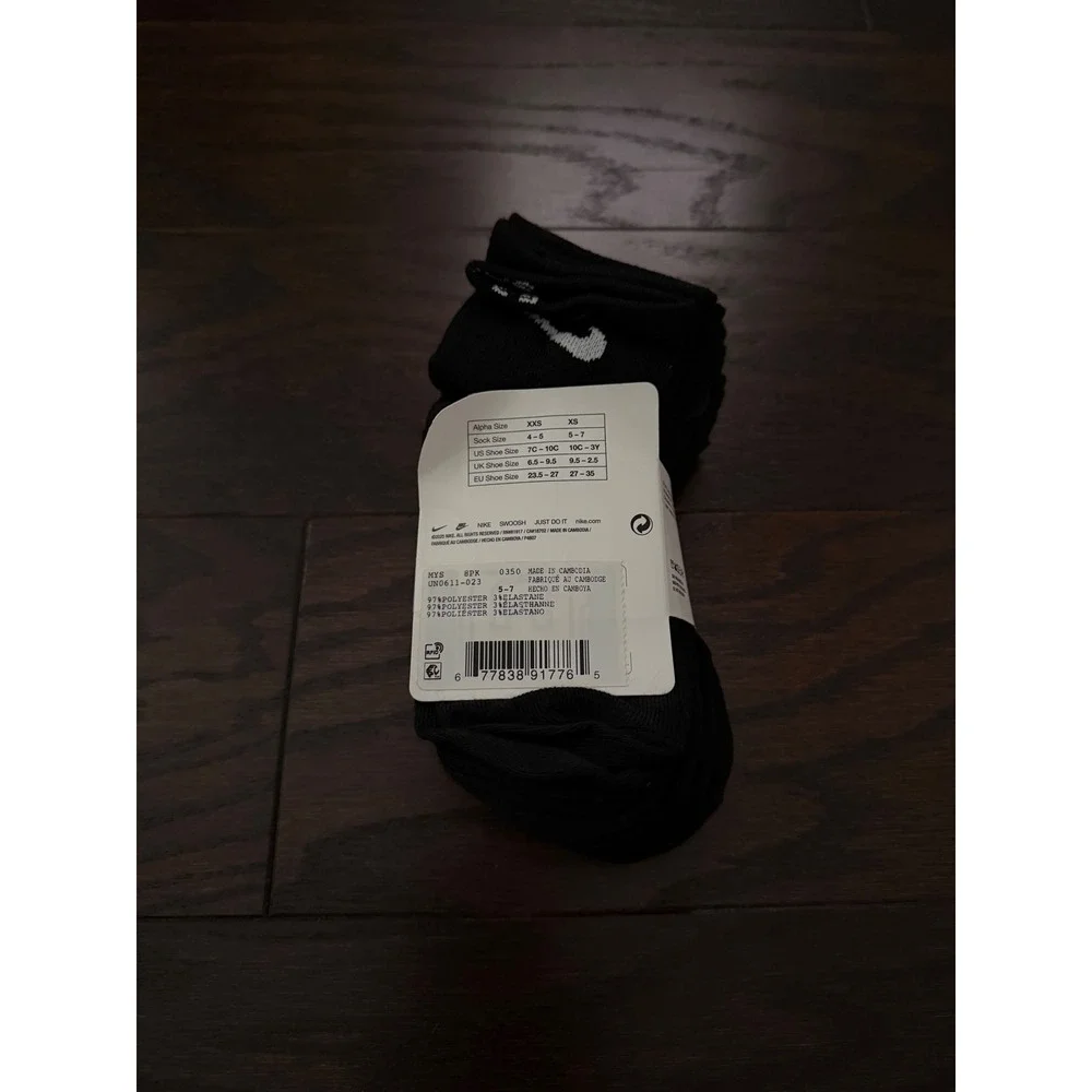 Nike Kids 8 Pack Lightweight Ankle Socks Black White Swoosh UN0611-023 Size XS